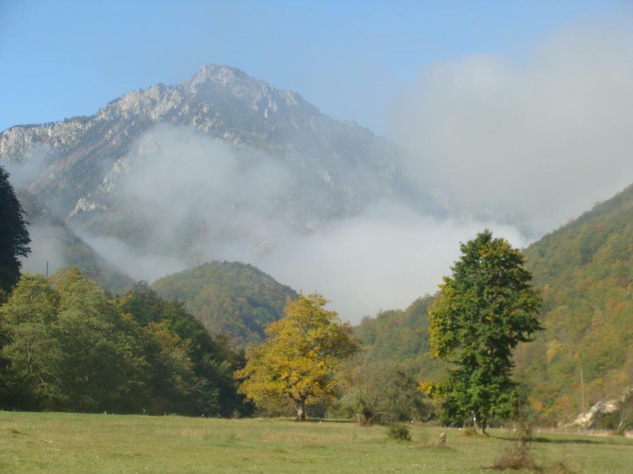 Taramour Cottages. 모이코바츠 외부 사진