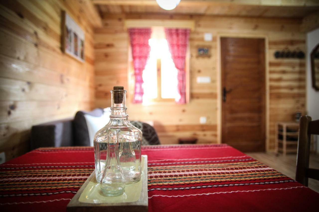 Taramour Cottages. 모이코바츠 외부 사진